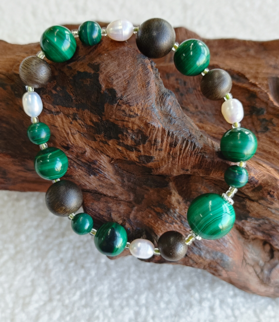Malachite and Aloeswood Pearl Bracelet